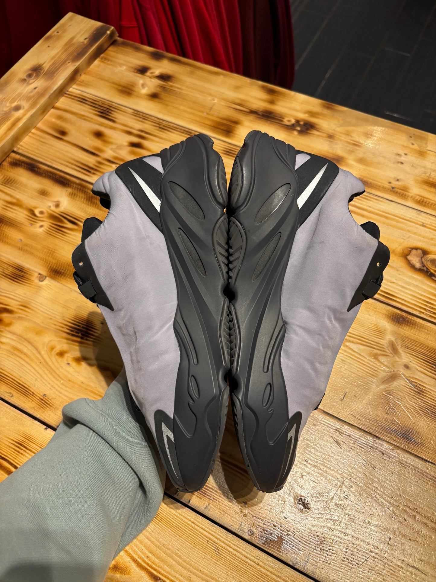Yeezy 700/size 9