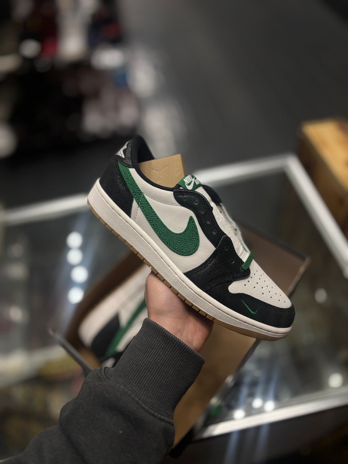Jordan 1 low “phantom pine green”/size 9.5