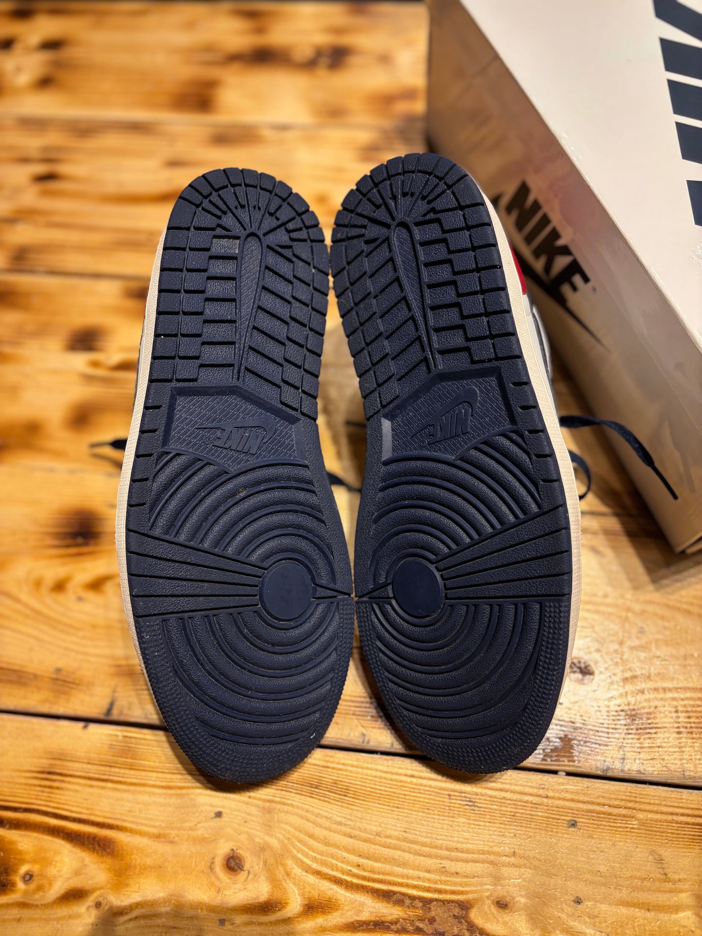 Jordan 1 low Howard university /size 9.5