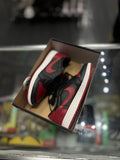 Jordan 1 low “bred”/size 5.5y