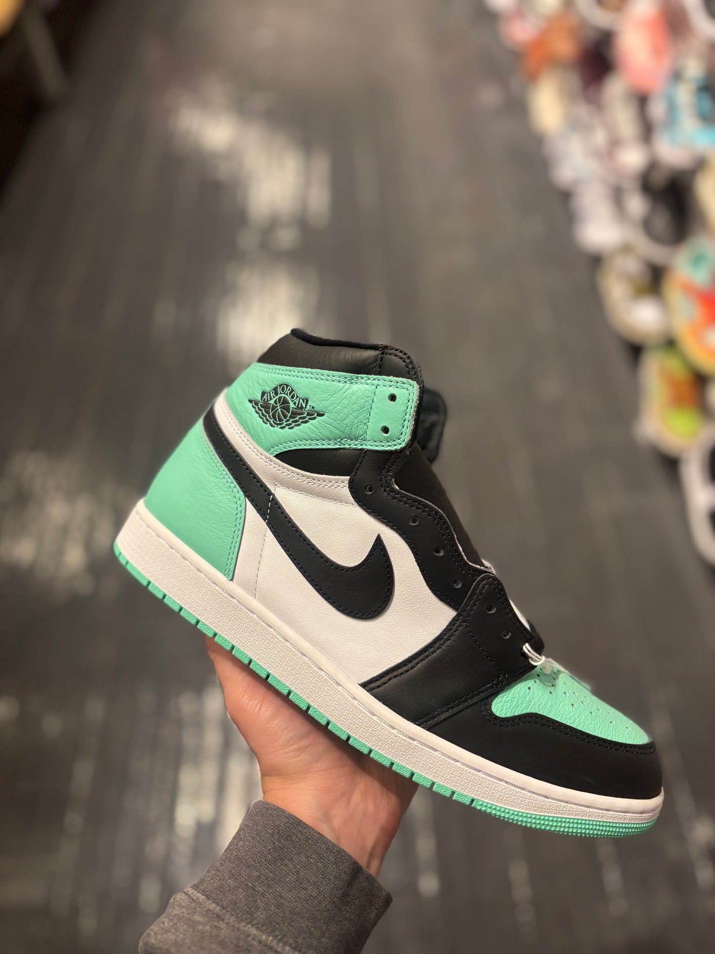 Jordan 1 high “green glow”