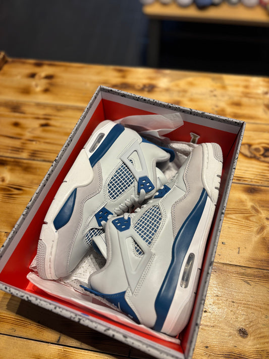 Jordan 4 “military blue”/size 6y(7.5w)