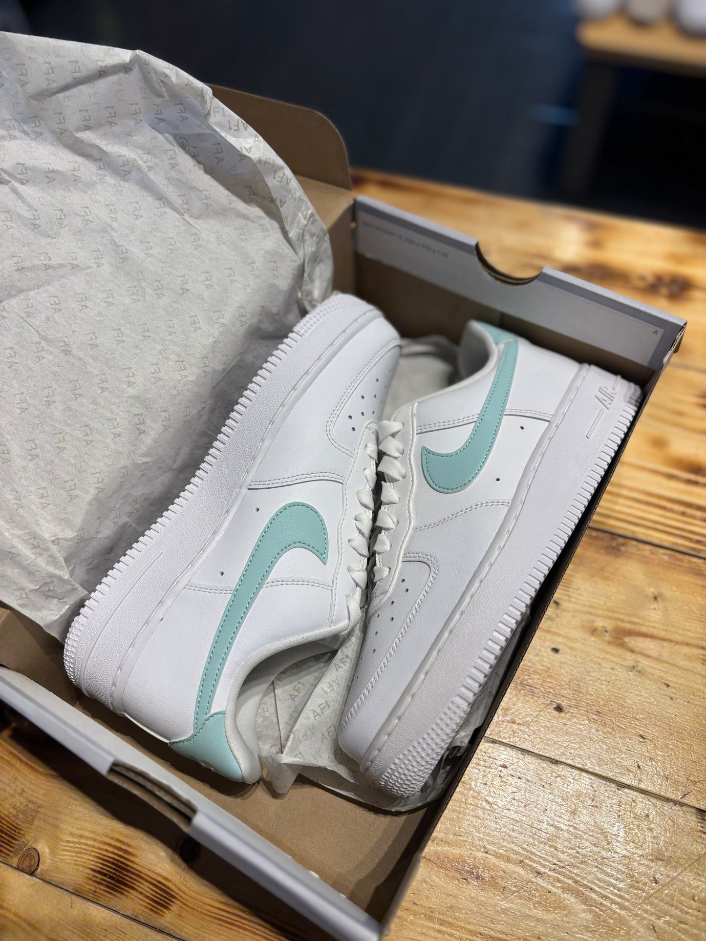 Air Force “jade ice”/size 6.5y,5.5y