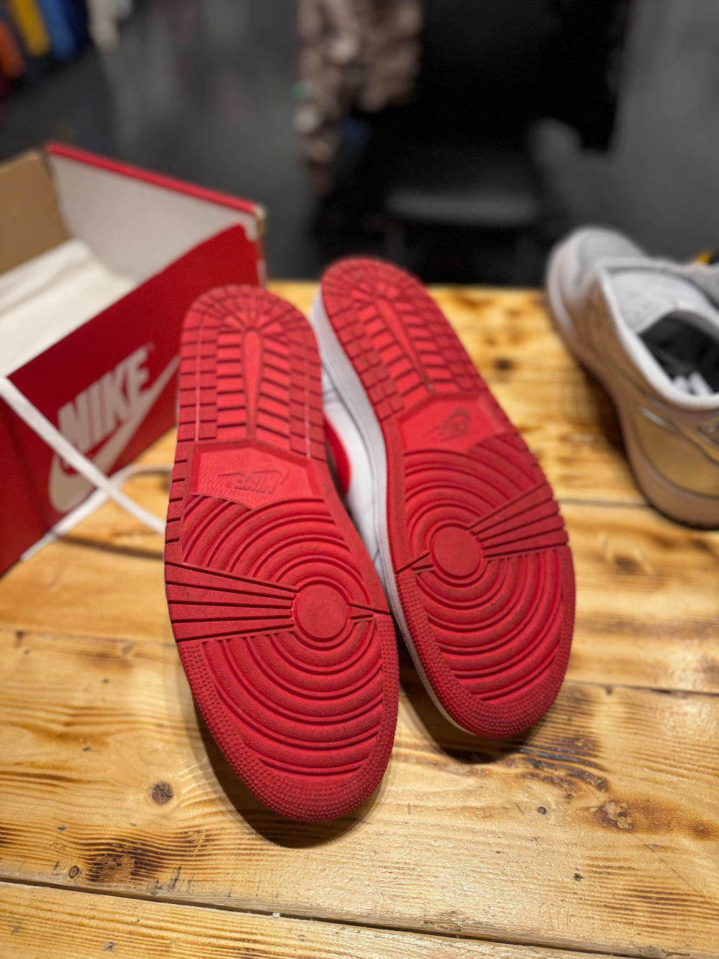 Jordan 1 low “University Red”/size 13