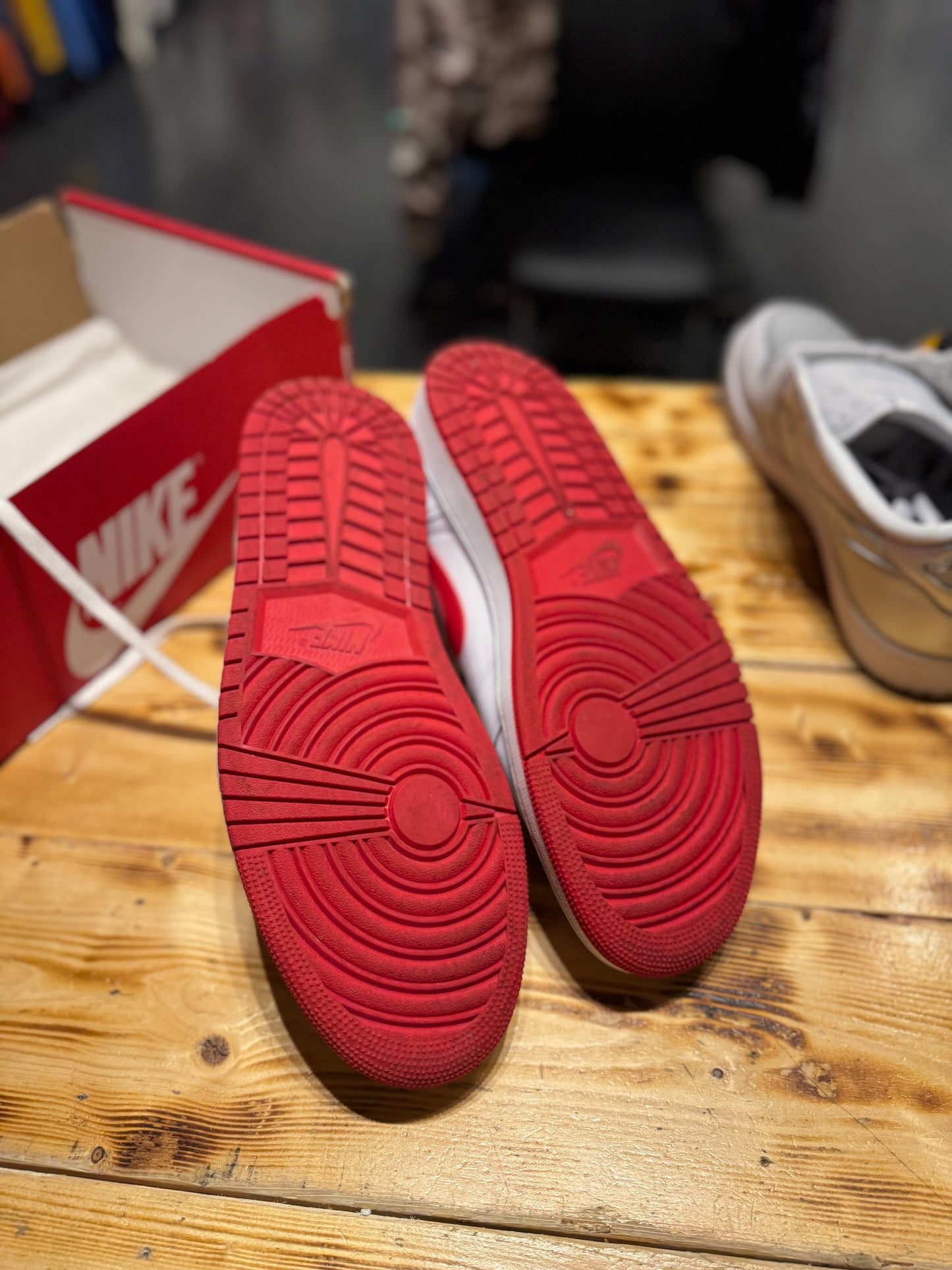 Jordan 1 low “University Red”/size 13