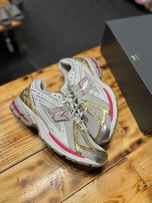 New balance 1906r “pink and gold”/size 10.5