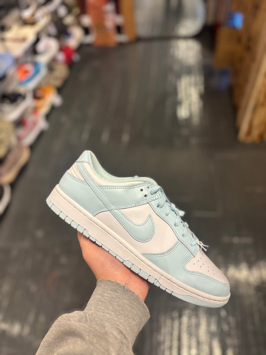 Nike dunk low “glacier blue”