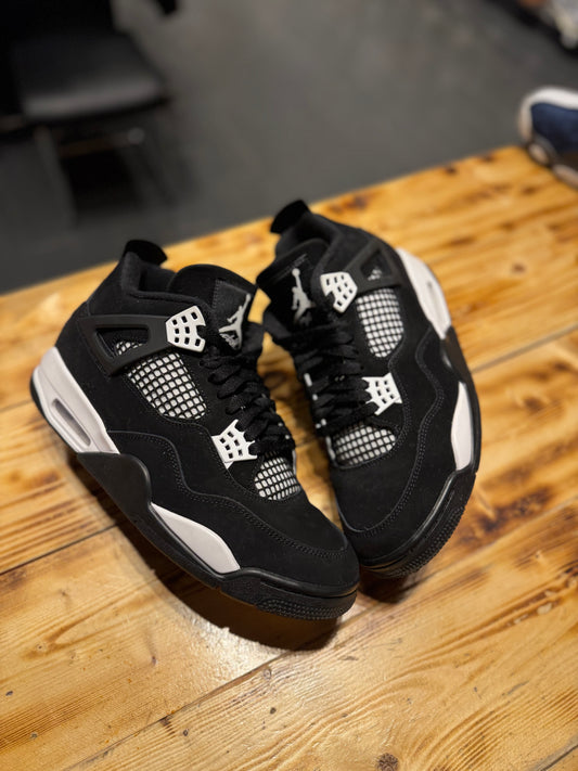 Jordan 4 “White Thunder”/Size 10.5