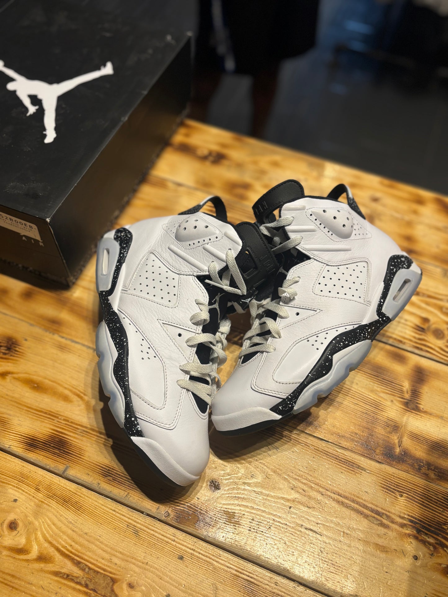 Jordan 6 “reverse Oreo”/size 11