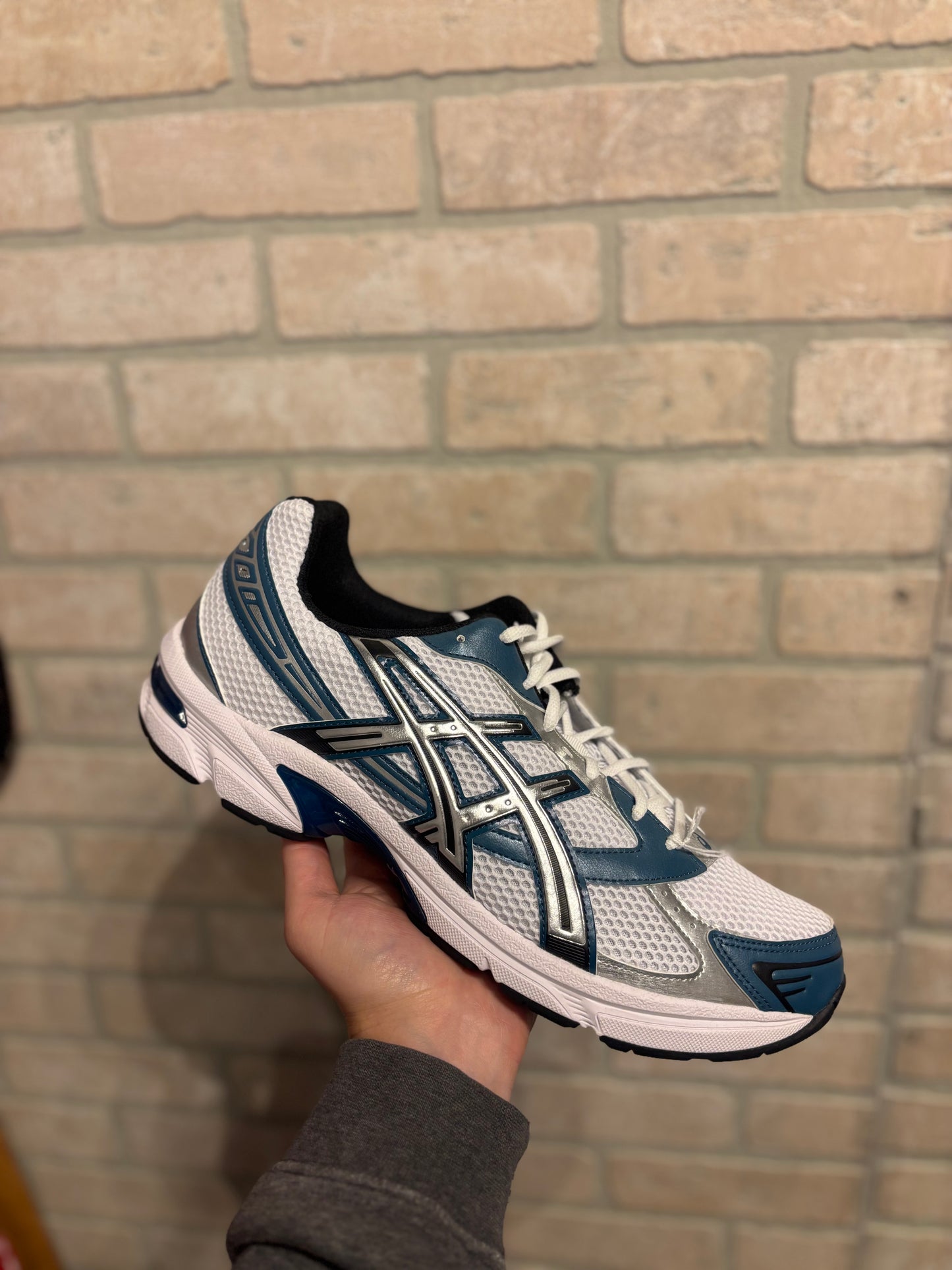 ASIC 1130 “white restful teal”