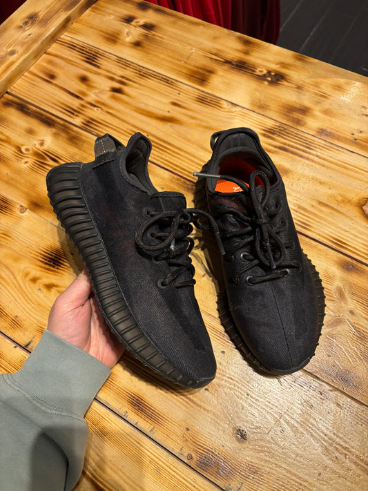 Yeezy mono cinder/size 4.5y