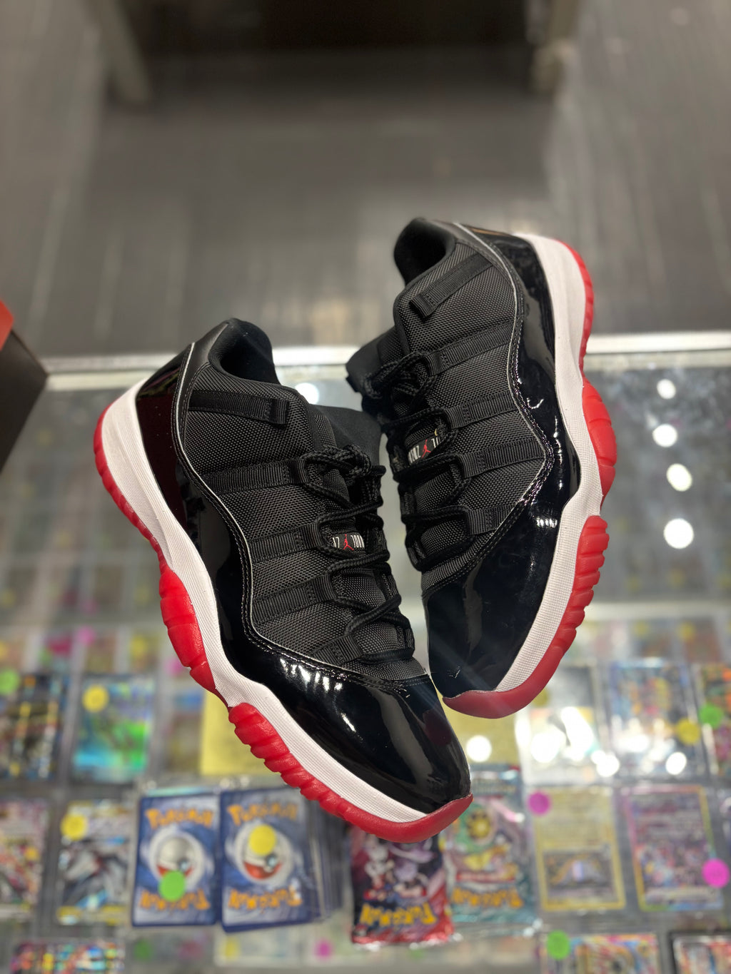 Jordan 11 low “bred”/size 11
