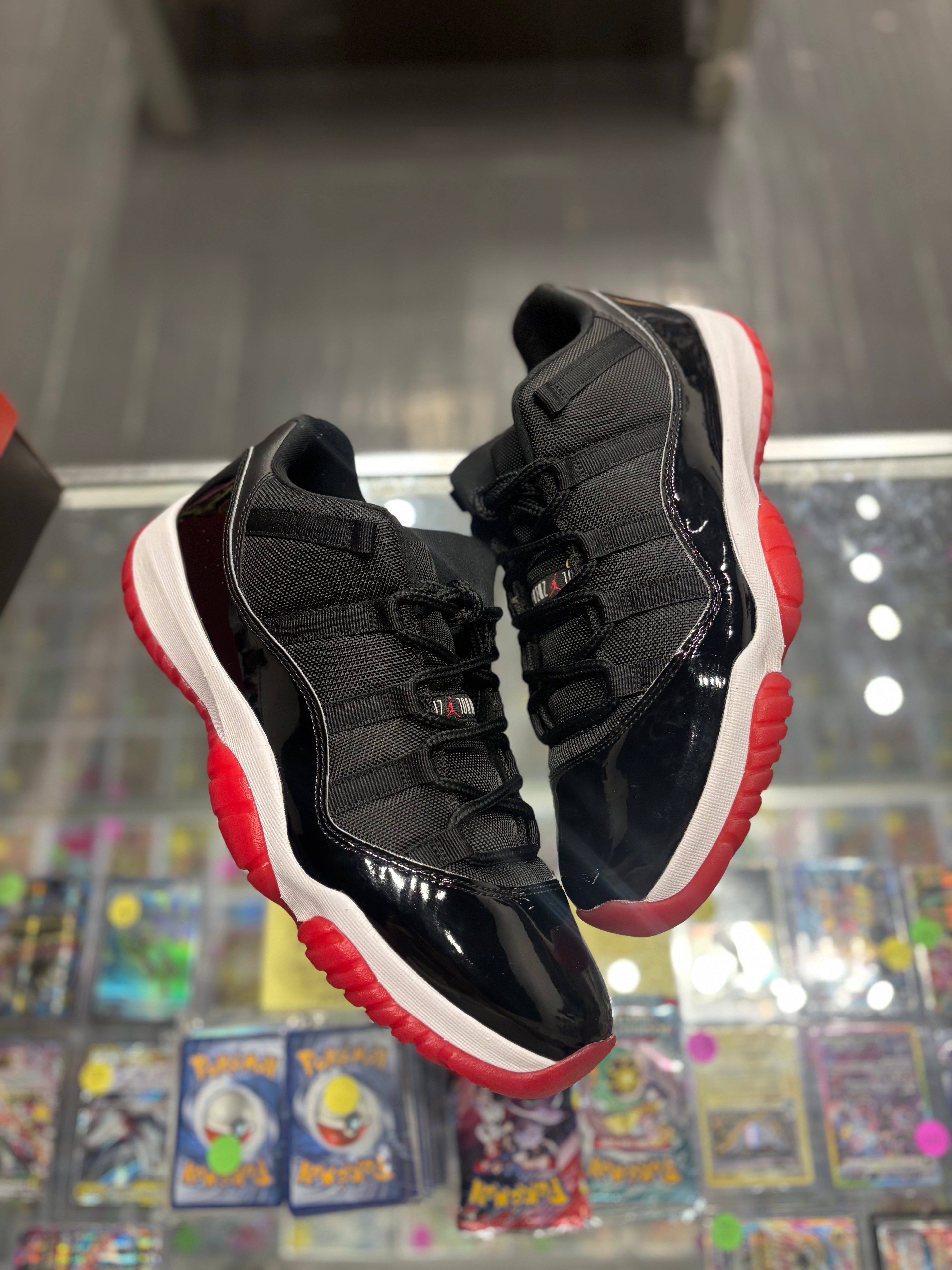 Jordan 11 low “bred”/size 11