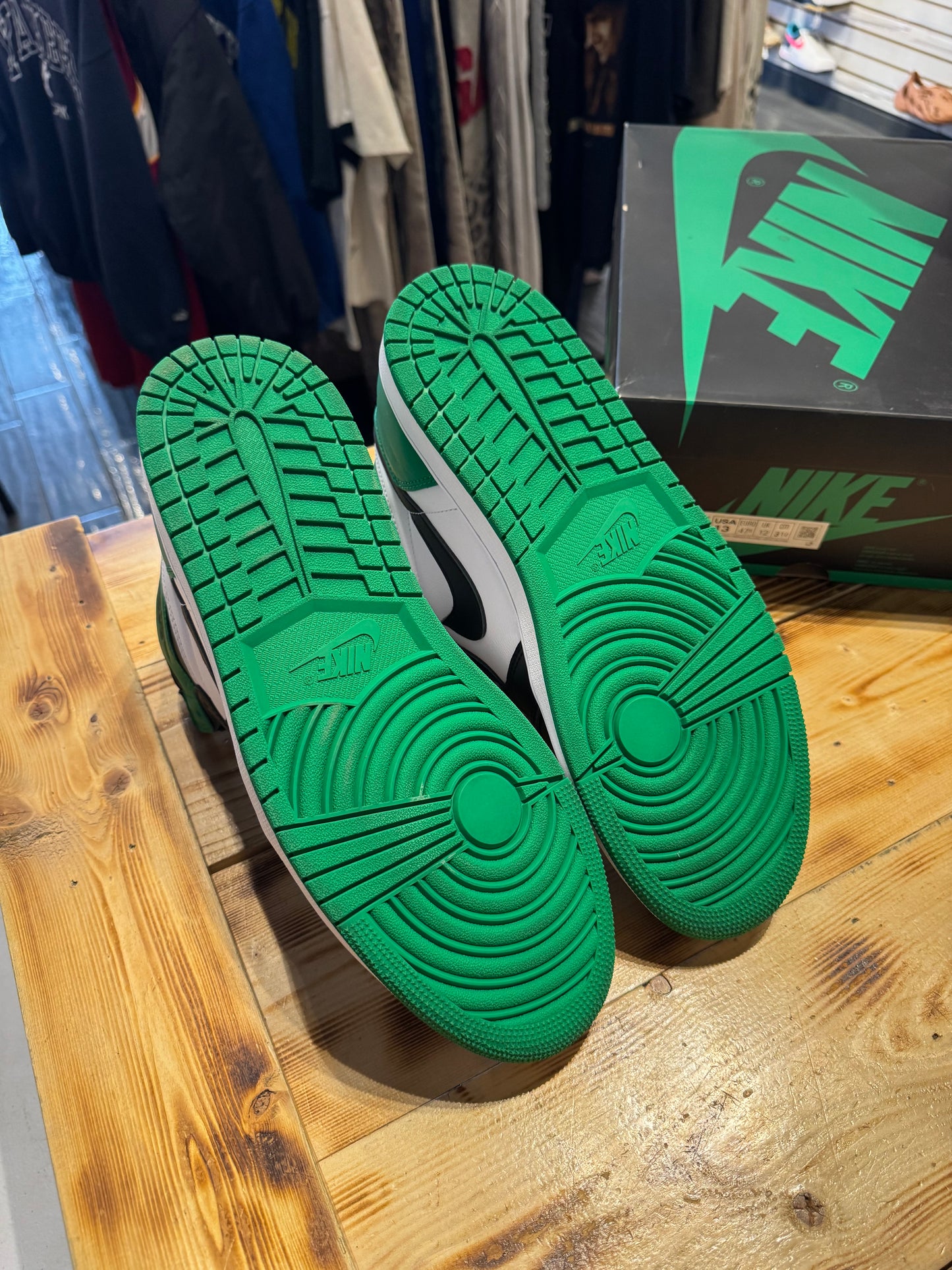 Jordan 1 high “lucky green”/size 13