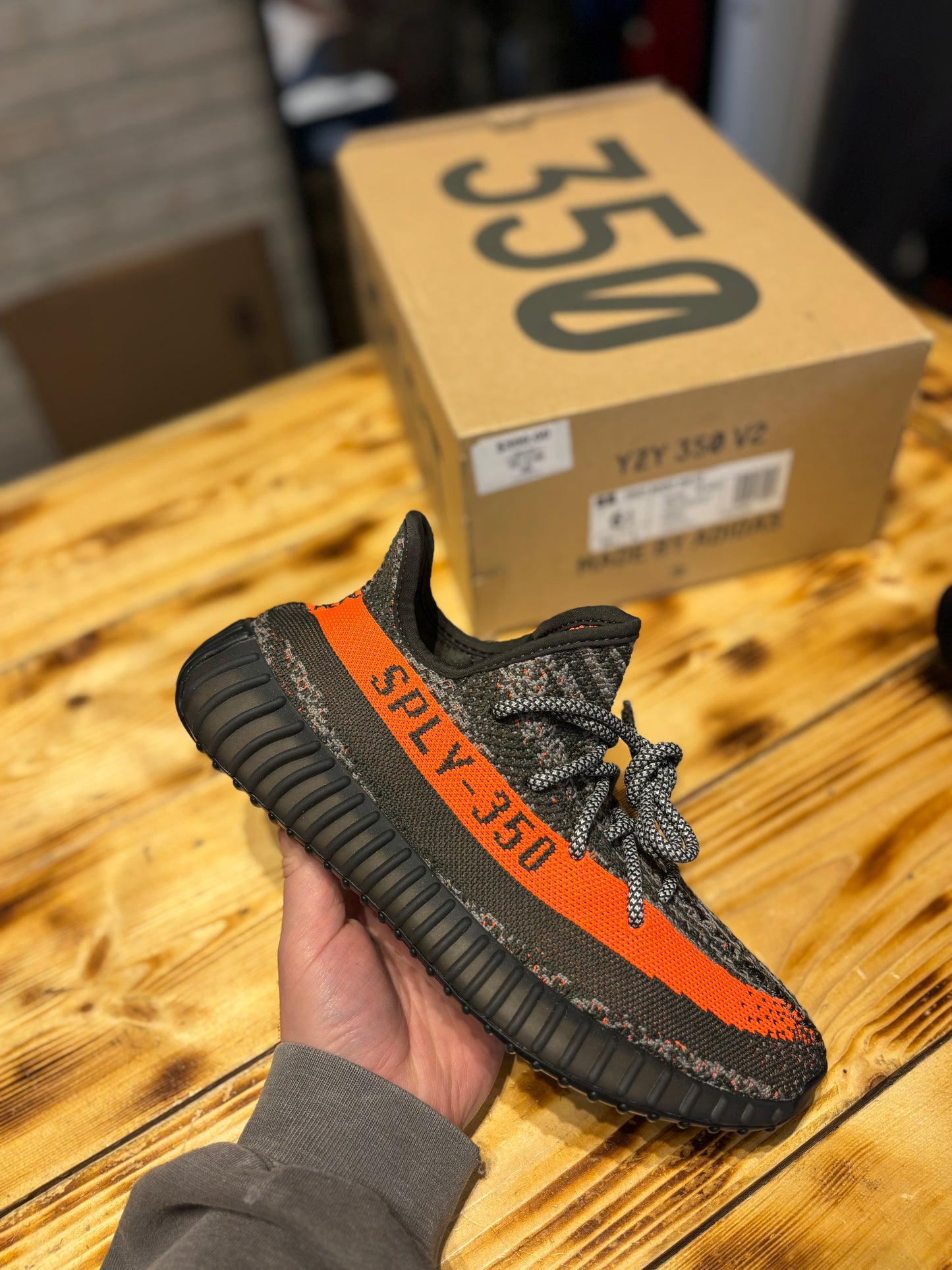 Yeezy 350 “beluga carbon”/size 5.5