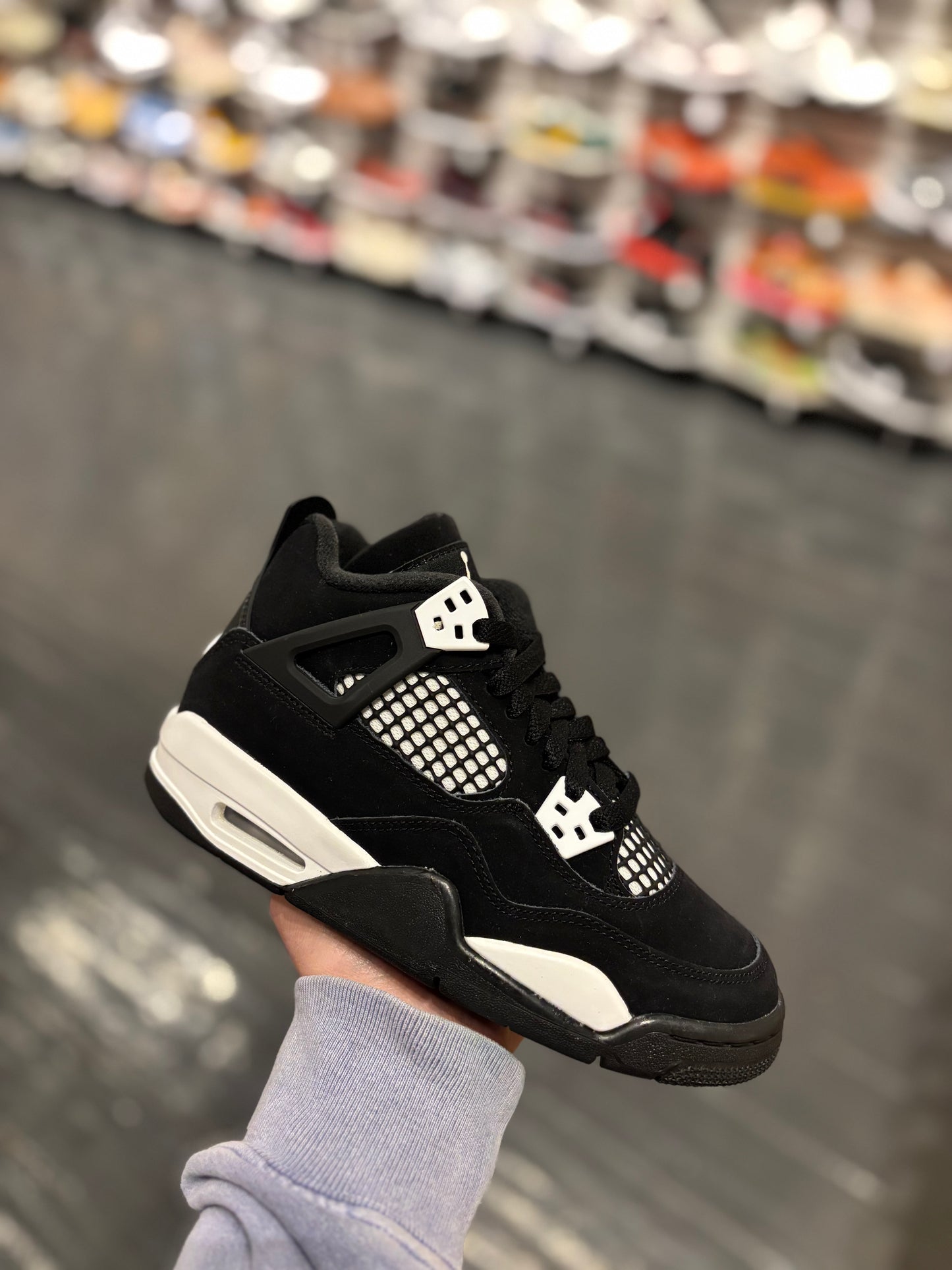 Jordan 4 white thunder
