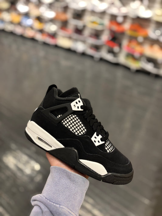 Jordan 4 white thunder