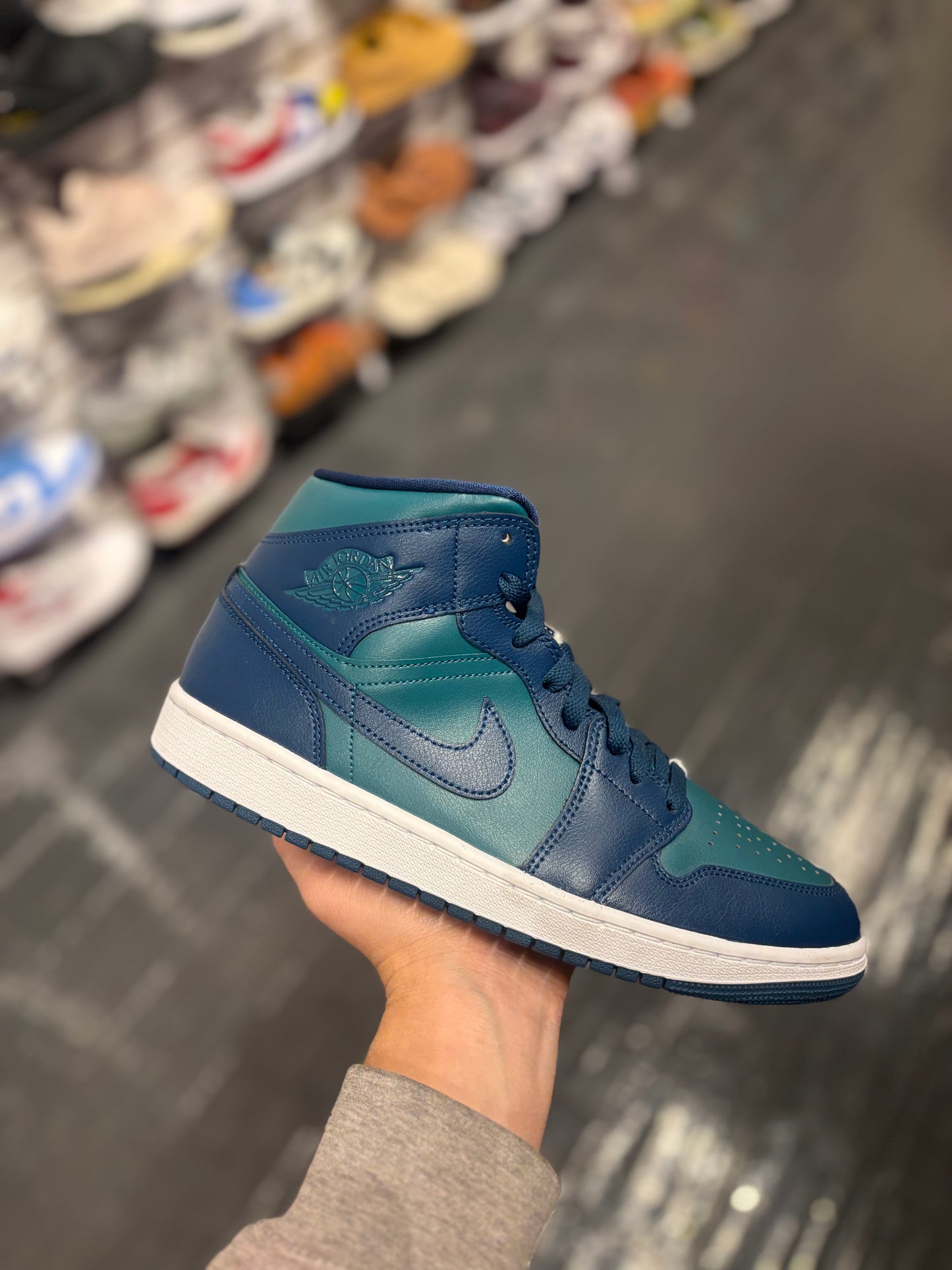 Jordan 1 mid navy