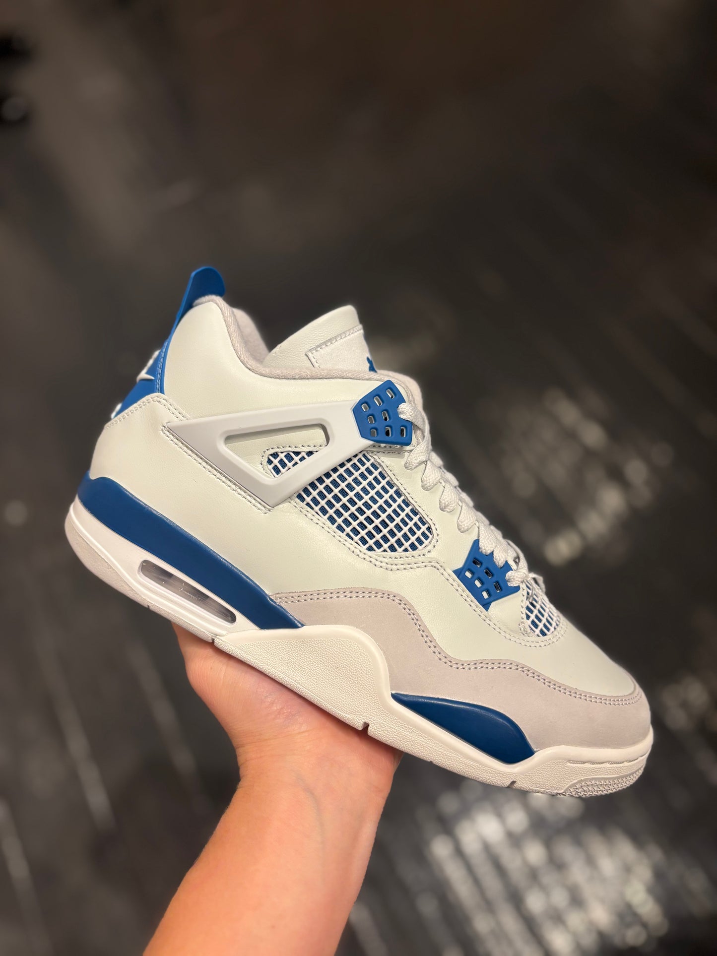 Jordan 4 “military blue”