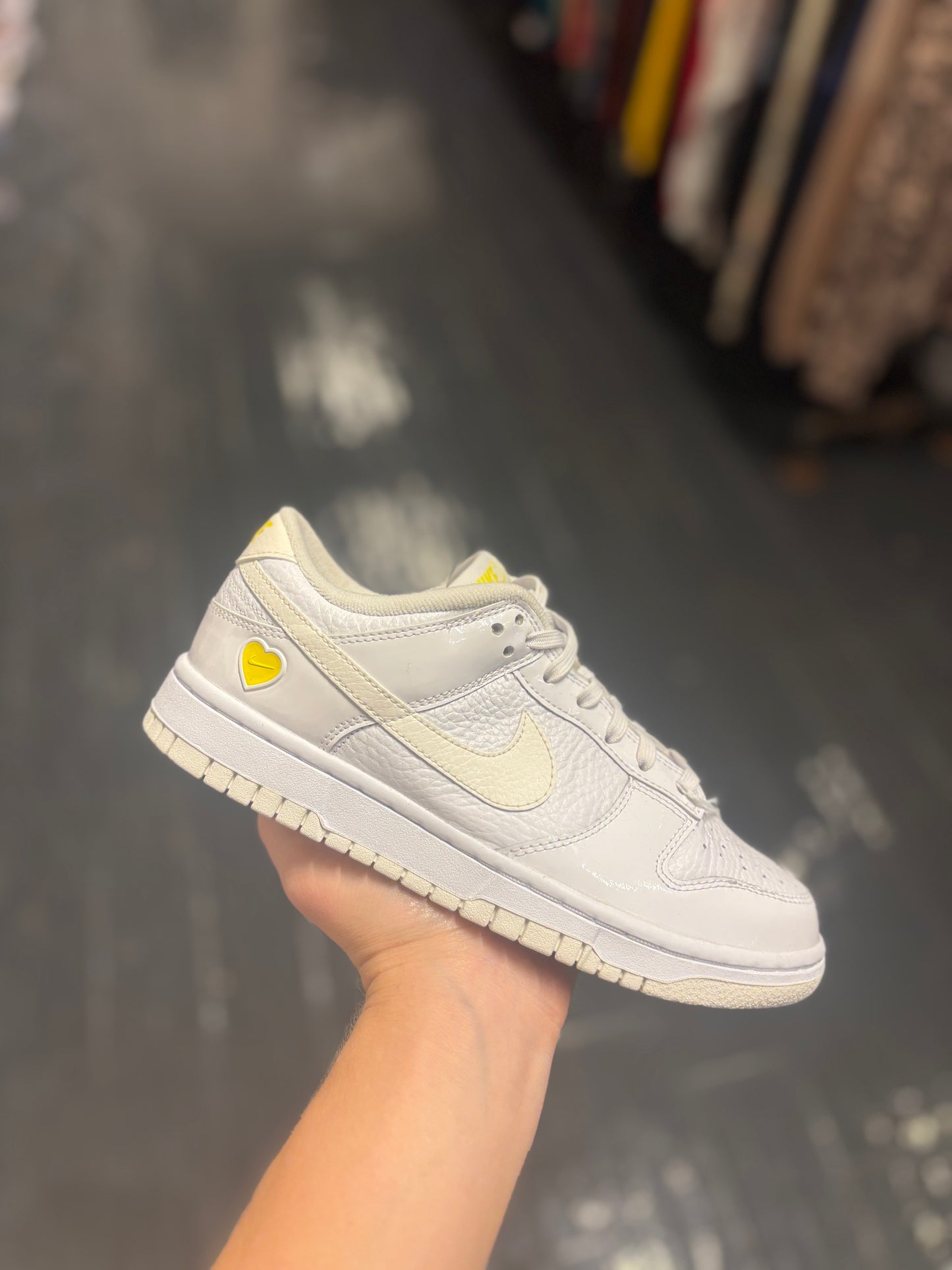 Nike dunk low yellow heart
