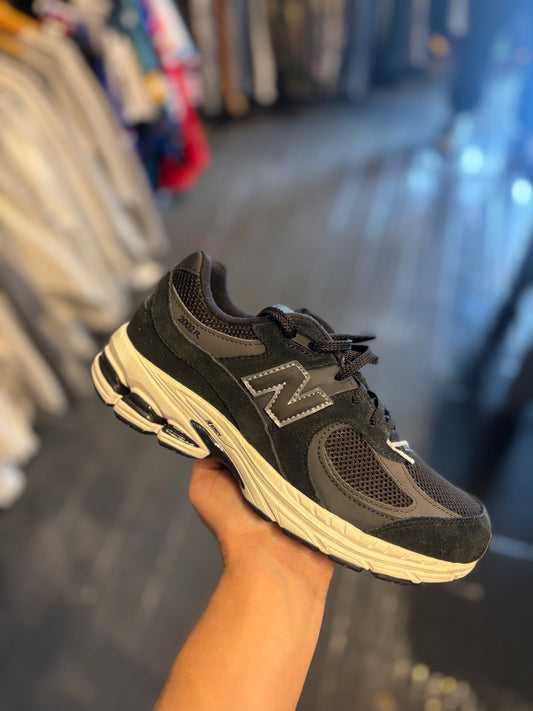 New balance 2002r