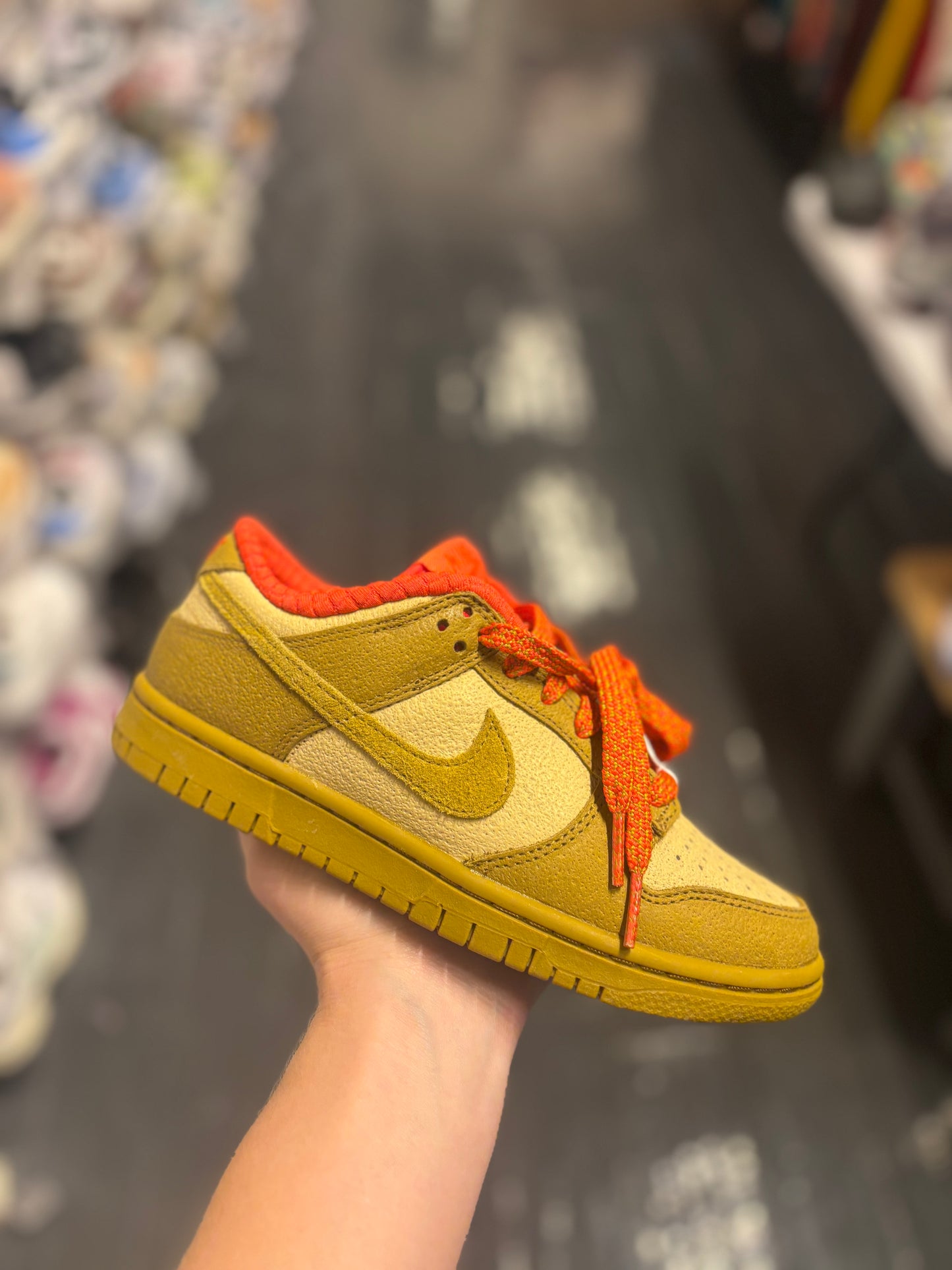 Nike dunk low tan/red