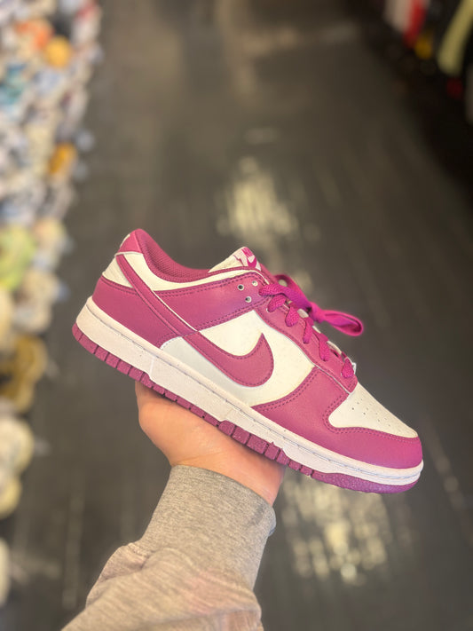 Nike dunk low pink
