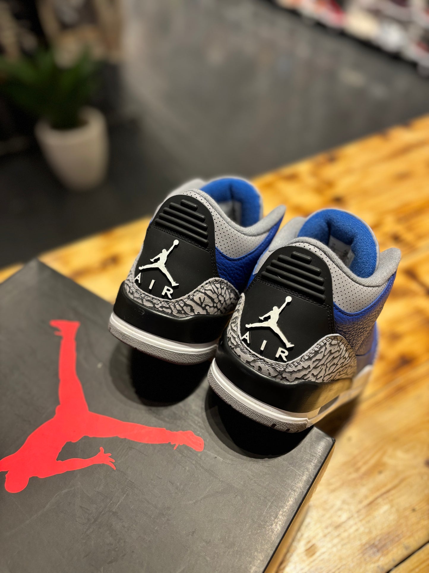 Jordan 3 “varsity royal”