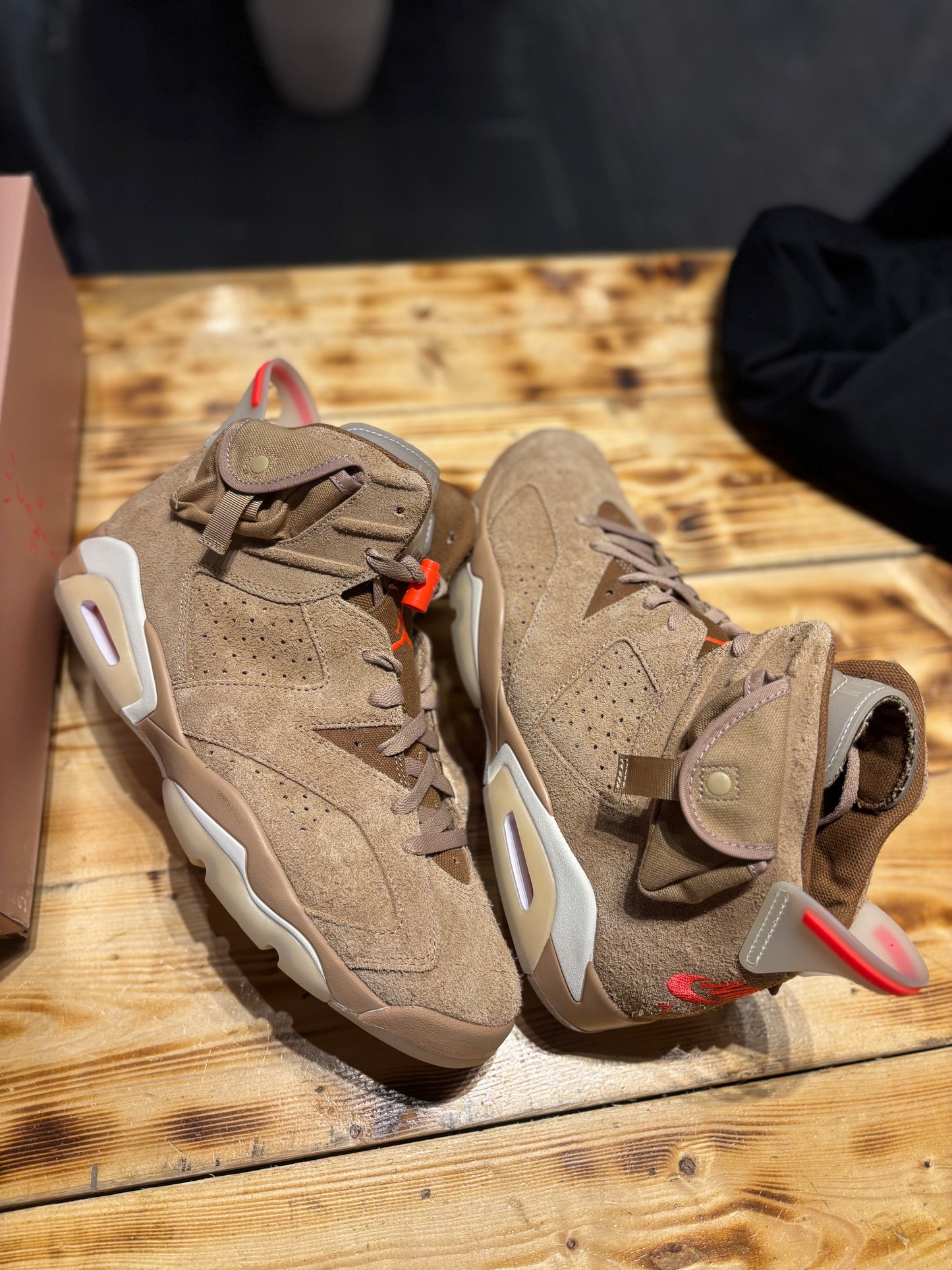 Jordan 6 Travis Scott  “British khaki”