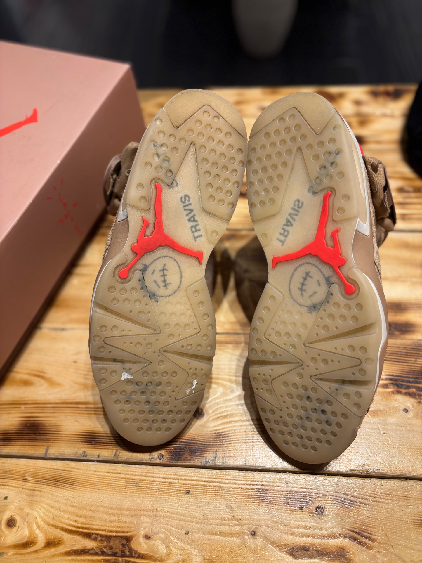 Jordan 6 Travis Scott  “British khaki”