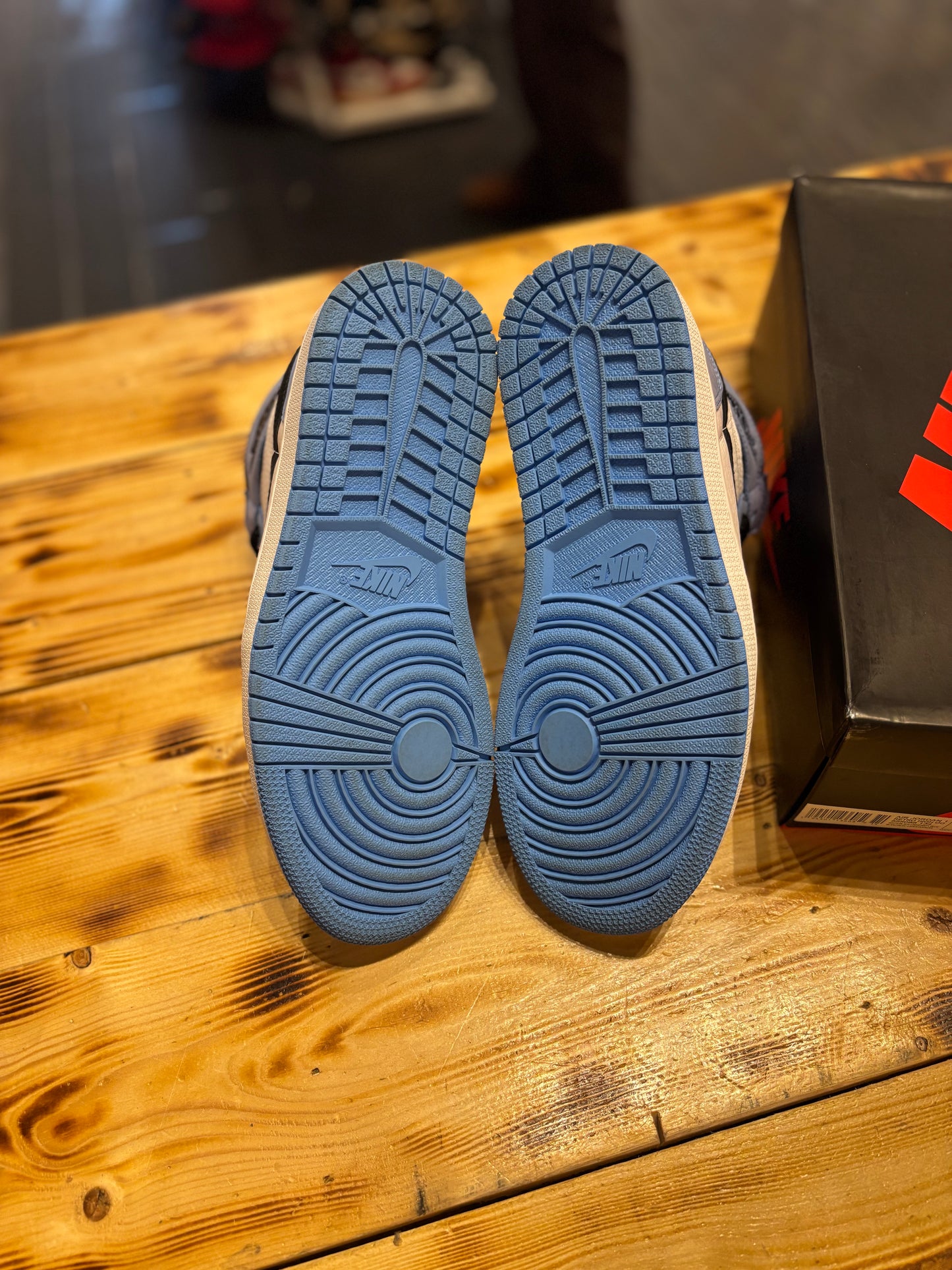 Jordan 1 “university blue”