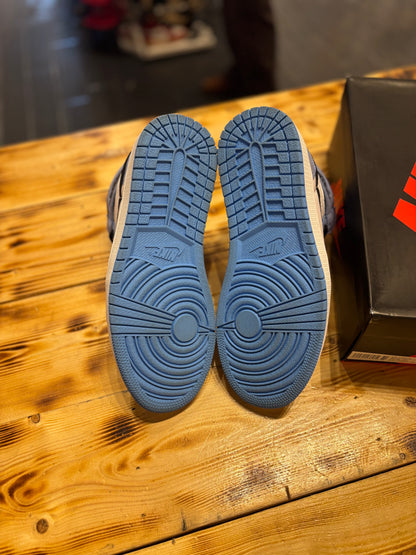 Jordan 1 “university blue”