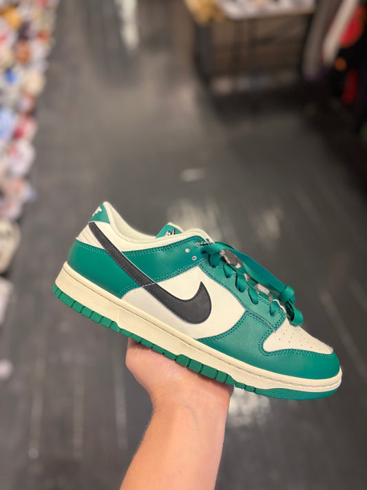 Nike dunk low lucky