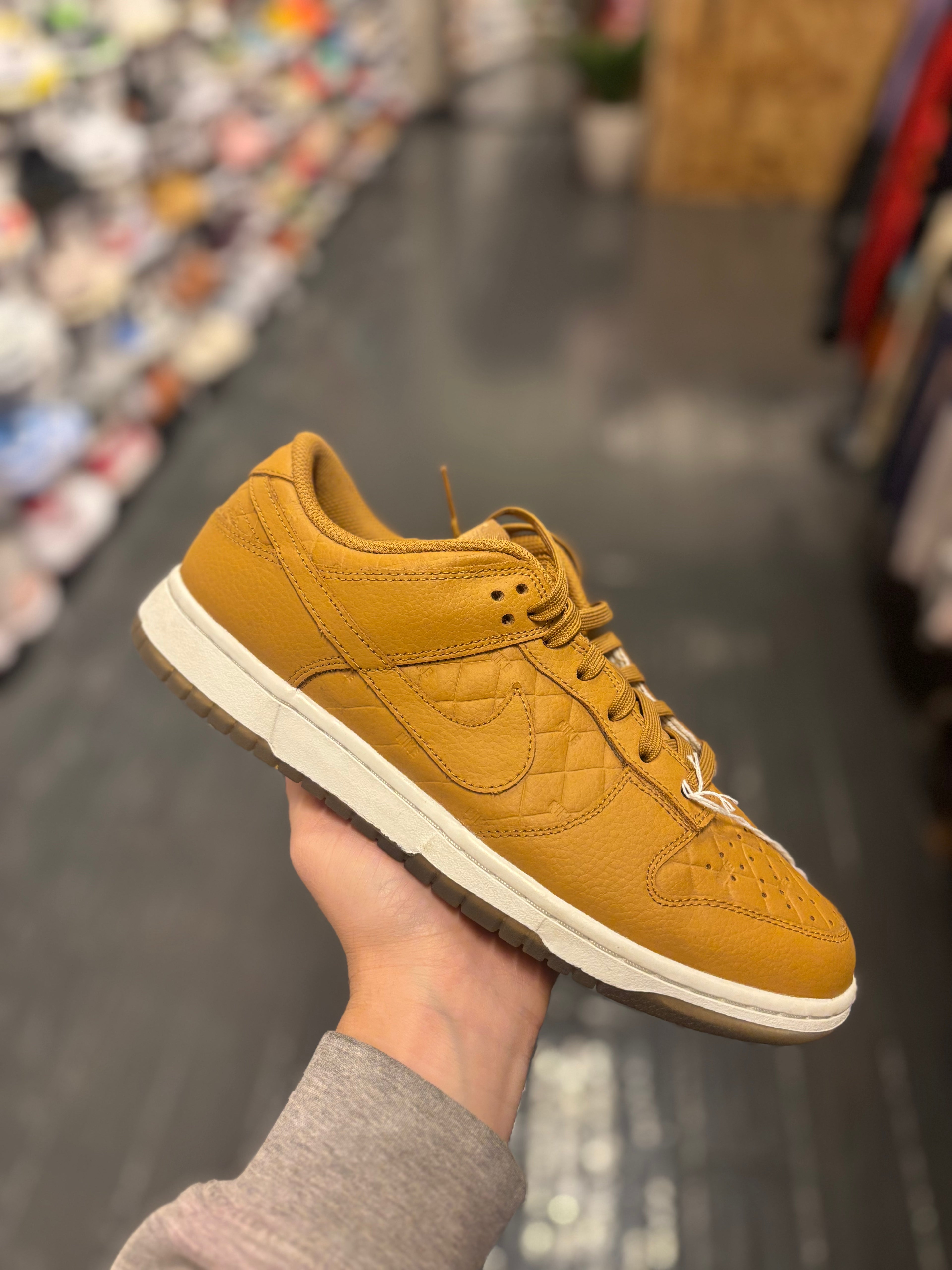 Nike dunk brown