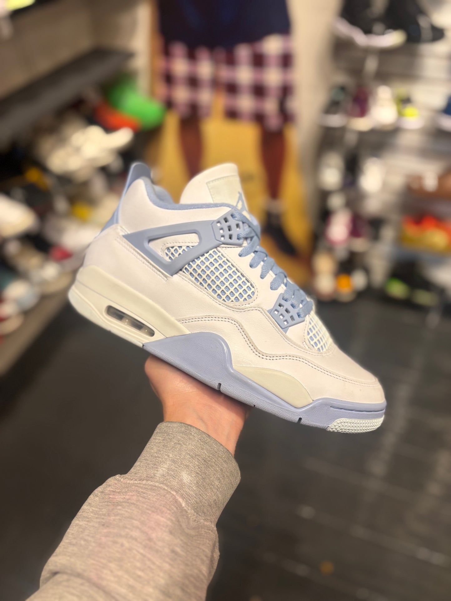 Jordan 4 “forget me not”