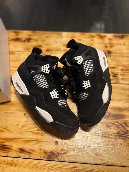 Jordan 4 white thunder