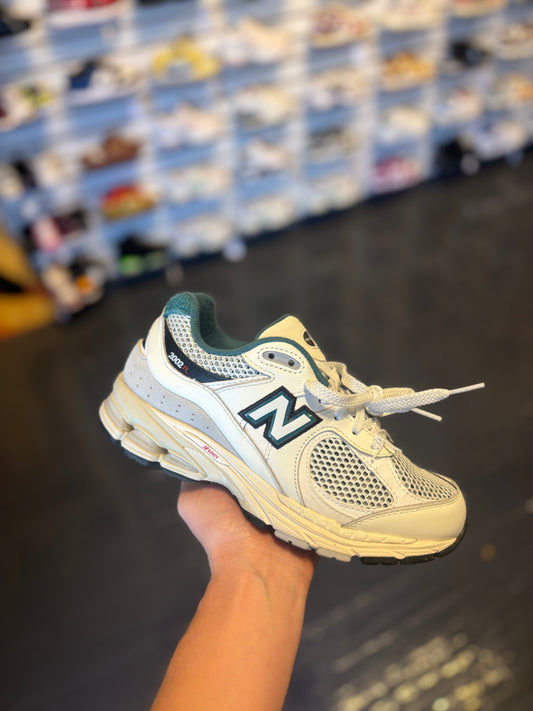 New balance 2002r