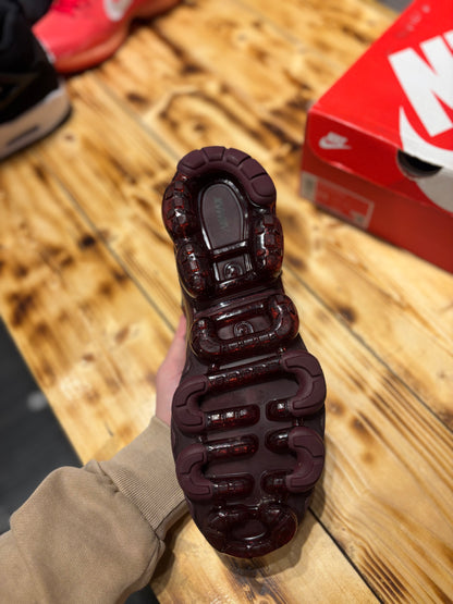 Nike air vapormax plus “night maroon”