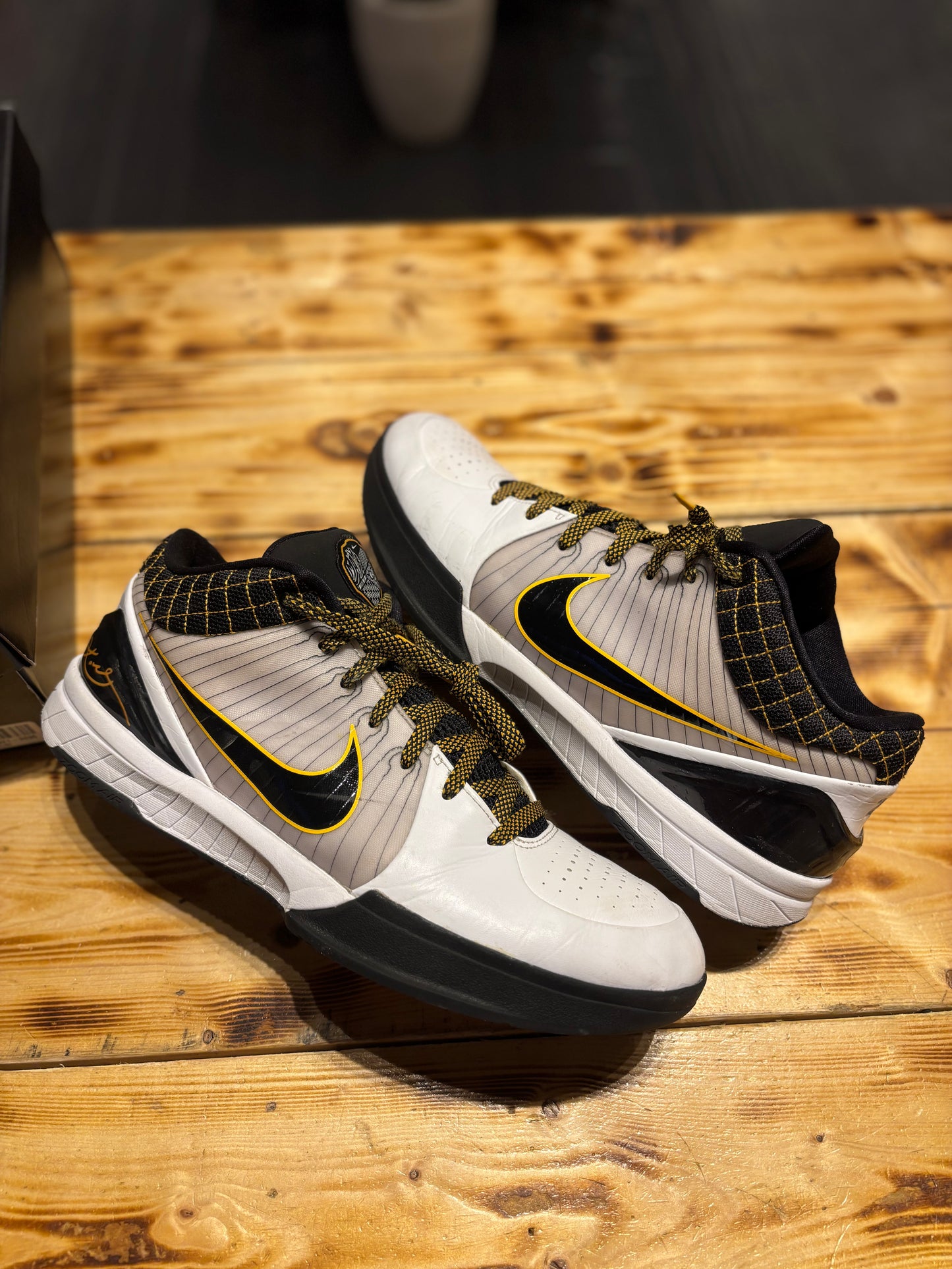 Kobe 4 protro “del sol”
