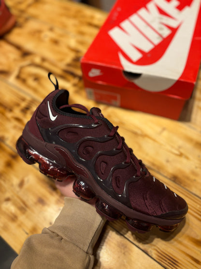 Nike air vapormax plus “night maroon”