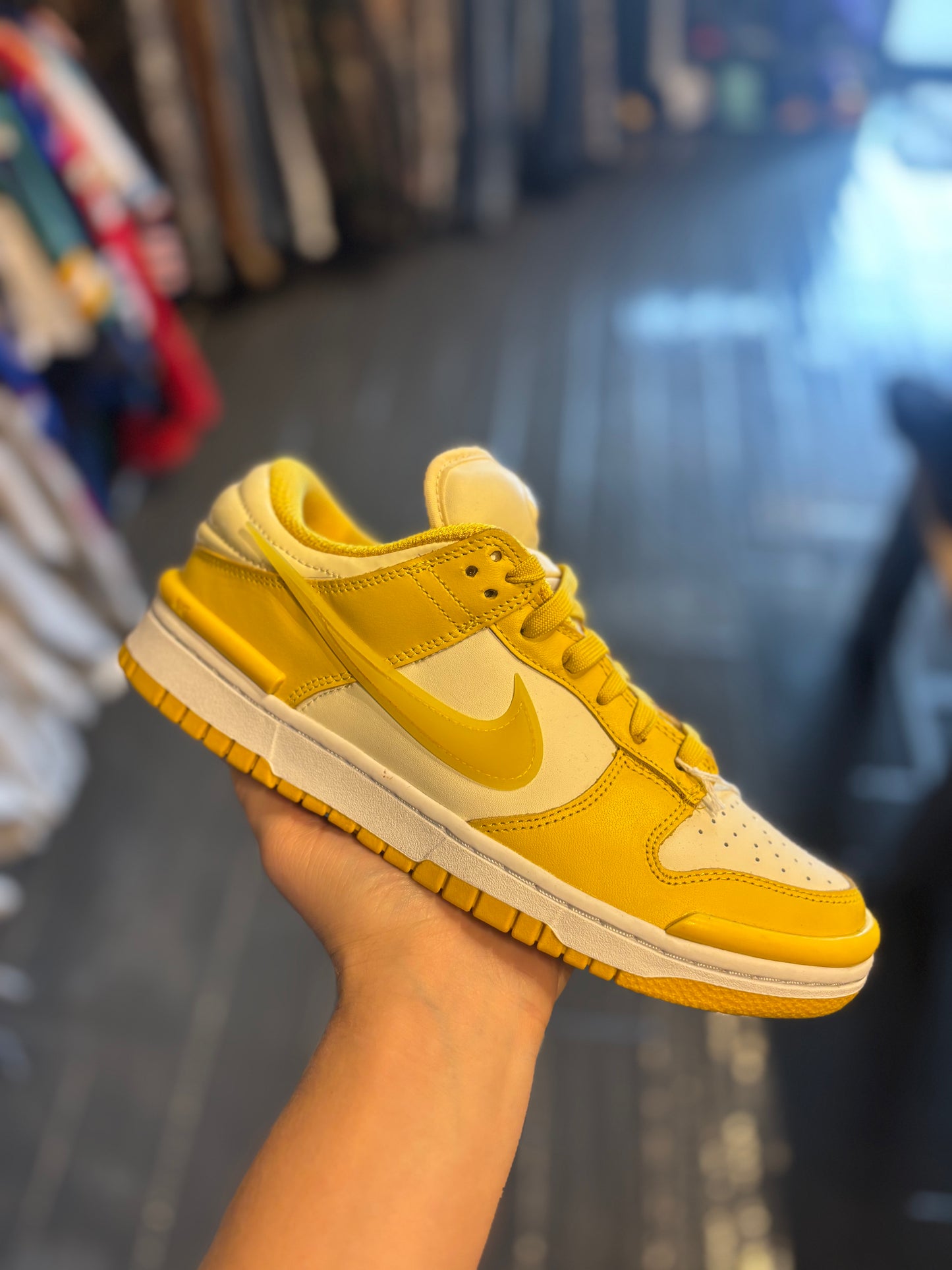 Nike dunk low vivid sulfur