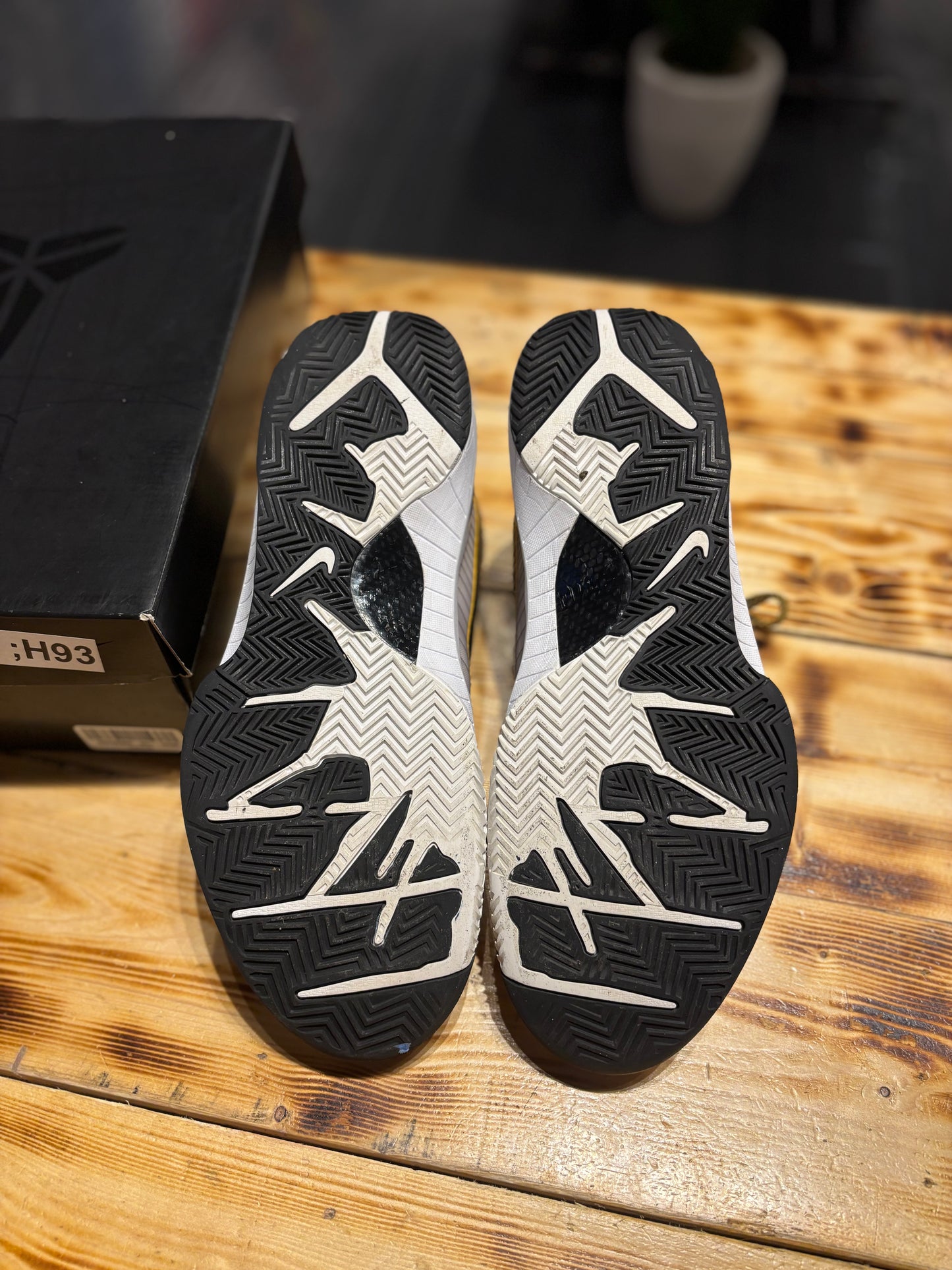 Kobe 4 protro “del sol”