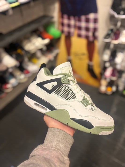 Jordan 4 “seafoam”