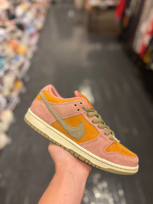 Nike sb dunk low grey”red star dust”