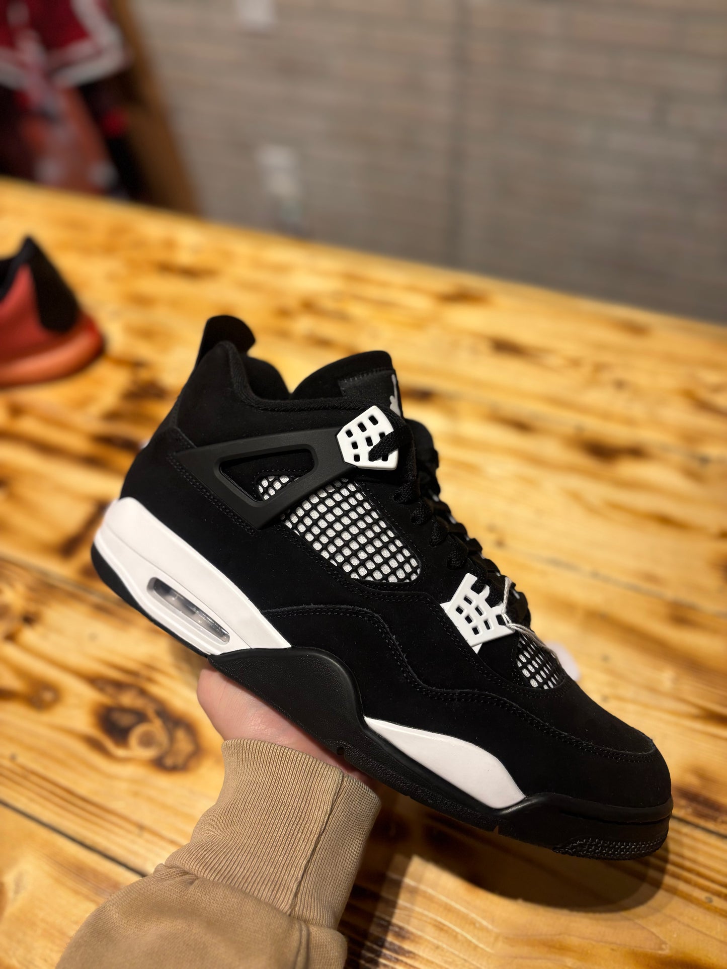 Jordan 4 “white thunder”