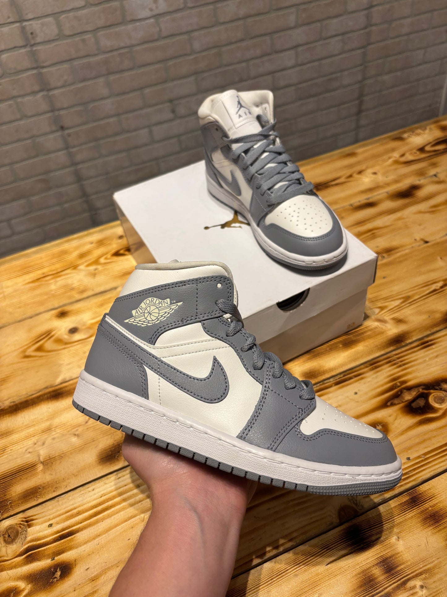 Jordan 1 mid stealth